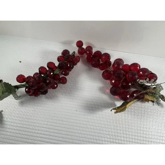 Vintage Grapes Acrylic Lucite Set Of 5 Burgundy Red GrannyCore - Picture 4 of 4